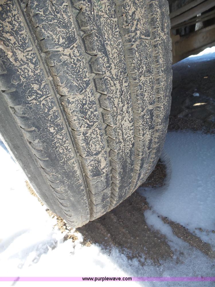 image for item J8802 2000 Freightliner Century Class semi truck