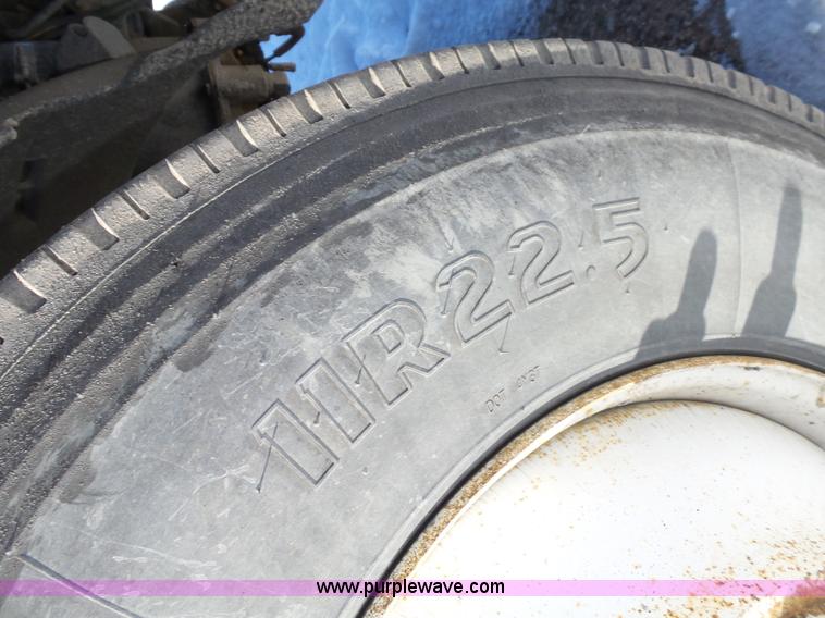 image for item J8802 2000 Freightliner Century Class semi truck