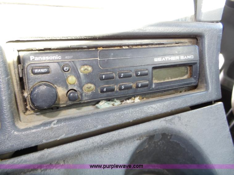 image for item J8803 2001 Freightliner Columbia 120 semi truck