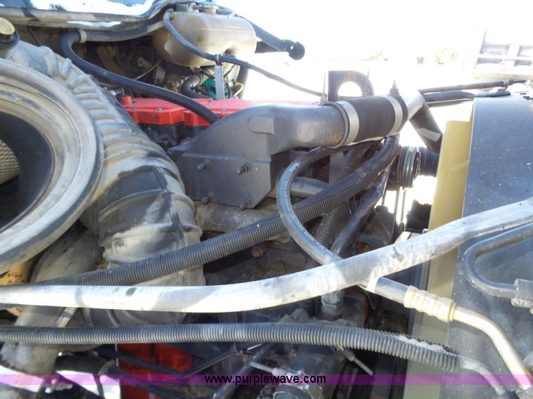 image for item J8803 2001 Freightliner Columbia 120 semi truck