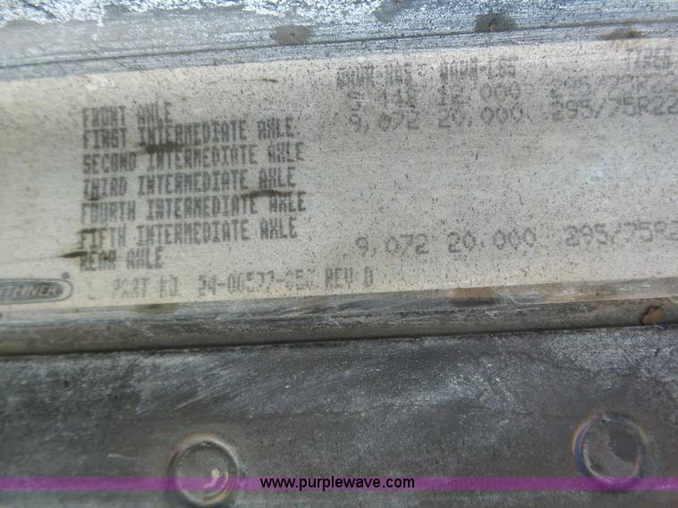 image for item J8803 2001 Freightliner Columbia 120 semi truck