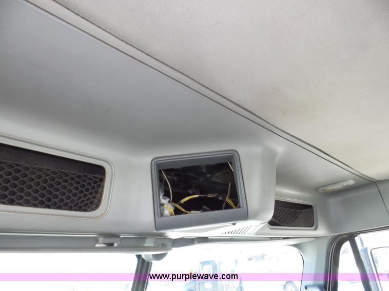 image for item J8804 2005 Freightliner Columbia semi truck