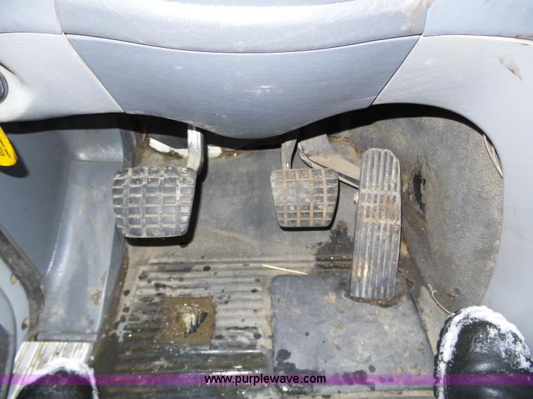 image for item J8804 2005 Freightliner Columbia semi truck