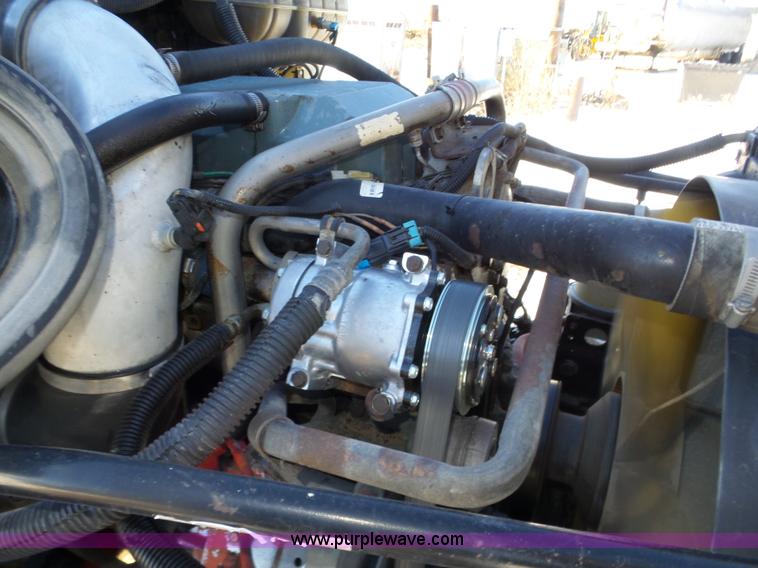 image for item J8804 2005 Freightliner Columbia semi truck