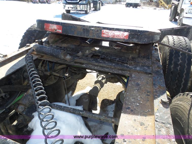 image for item J8804 2005 Freightliner Columbia semi truck