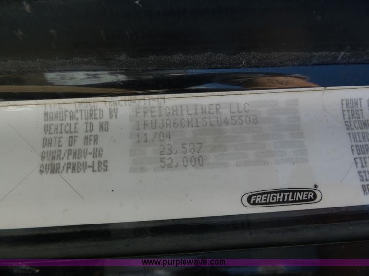 image for item J8804 2005 Freightliner Columbia semi truck