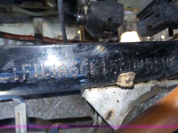 image for item J8804 2005 Freightliner Columbia semi truck