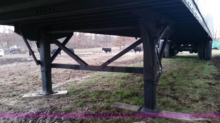 image for item K5335 2005 Wabash dry van trailer