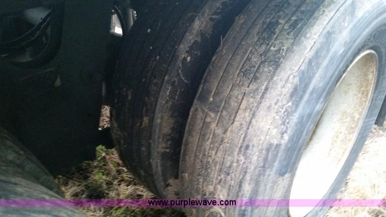 image for item K5335 2005 Wabash dry van trailer