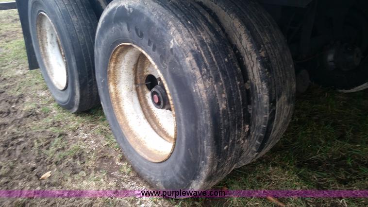 image for item K5335 2005 Wabash dry van trailer