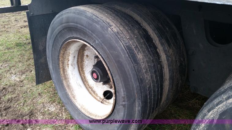 image for item K5335 2005 Wabash dry van trailer