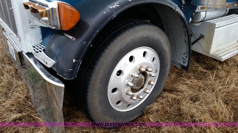 image for item K5388 1994 Peterbilt 379 semi truck