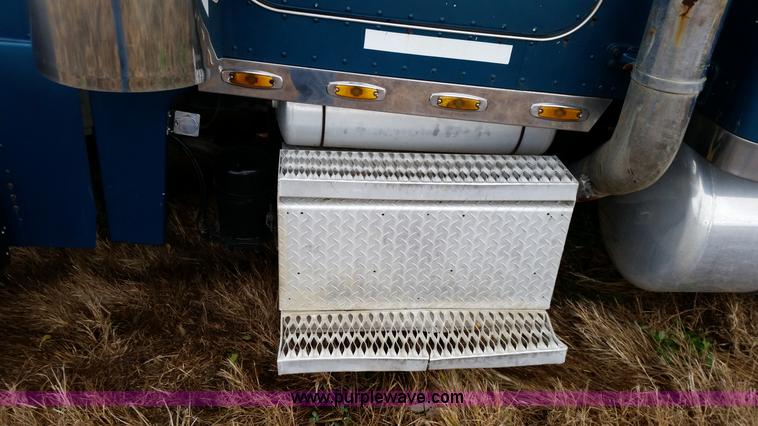 image for item K5388 1994 Peterbilt 379 semi truck