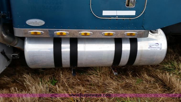 image for item K5388 1994 Peterbilt 379 semi truck