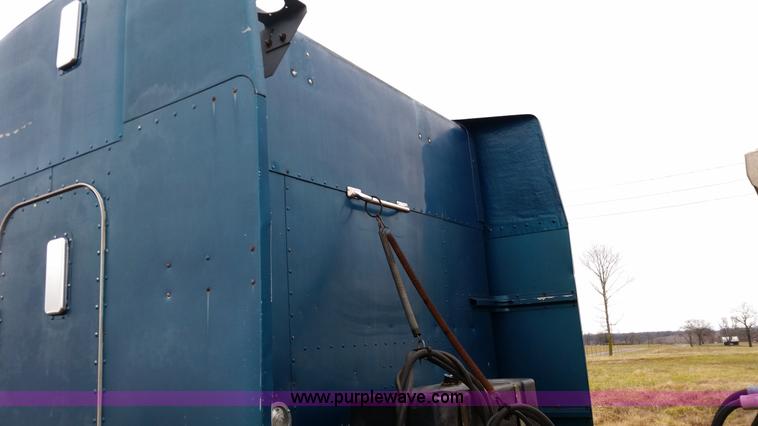 image for item K5388 1994 Peterbilt 379 semi truck