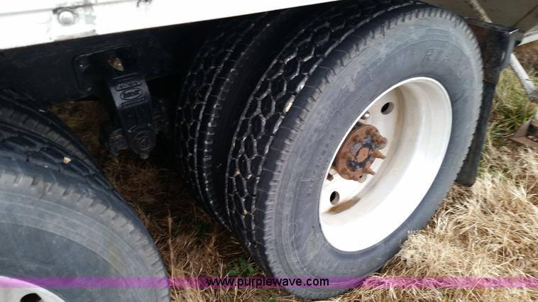 image for item K5388 1994 Peterbilt 379 semi truck