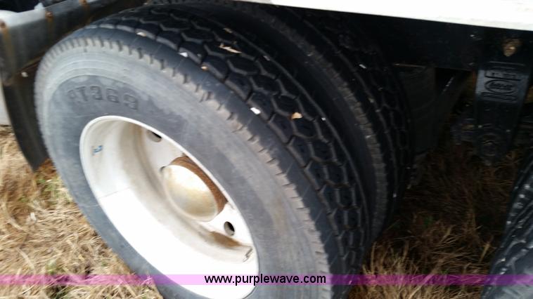 image for item K5388 1994 Peterbilt 379 semi truck