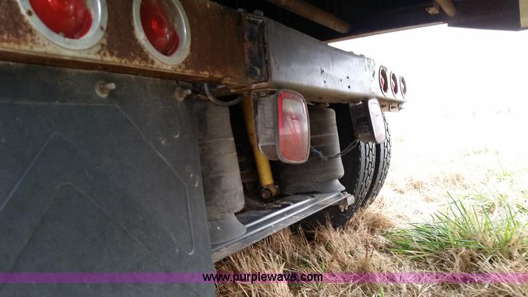 image for item K5388 1994 Peterbilt 379 semi truck