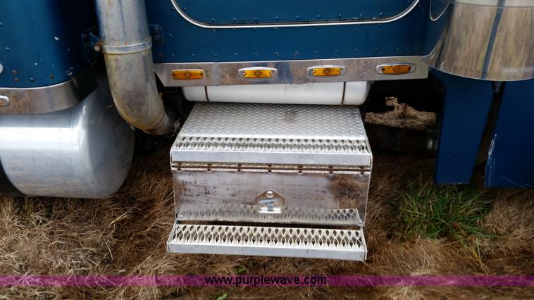 image for item K5388 1994 Peterbilt 379 semi truck
