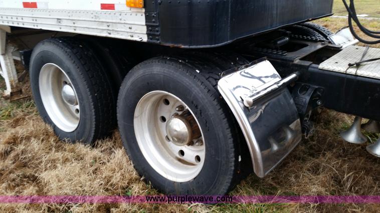 image for item K5388 1994 Peterbilt 379 semi truck