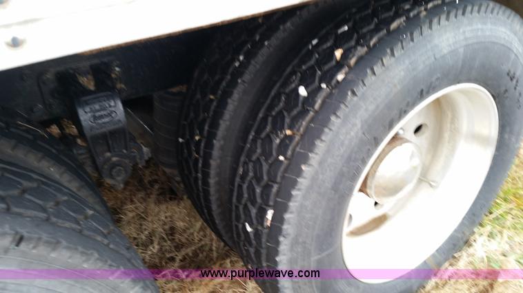 image for item K5388 1994 Peterbilt 379 semi truck