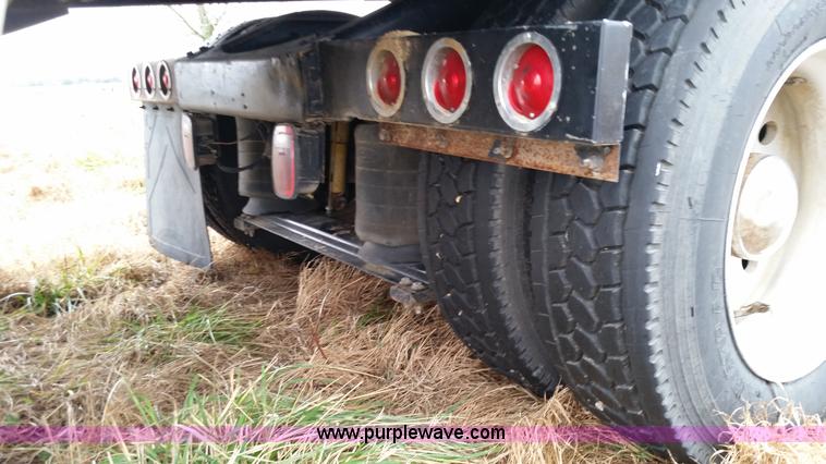 image for item K5388 1994 Peterbilt 379 semi truck