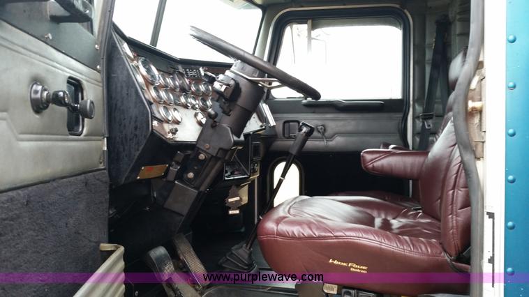 image for item K5388 1994 Peterbilt 379 semi truck