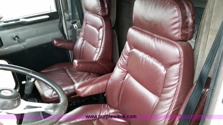 image for item K5388 1994 Peterbilt 379 semi truck