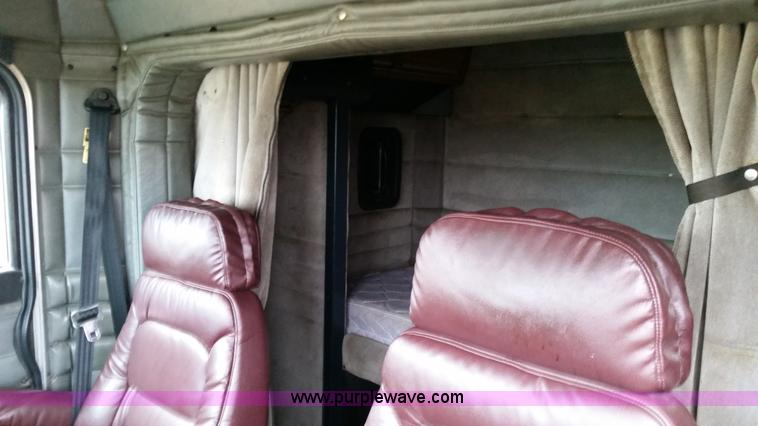 image for item K5388 1994 Peterbilt 379 semi truck