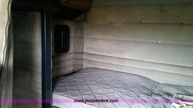 image for item K5388 1994 Peterbilt 379 semi truck