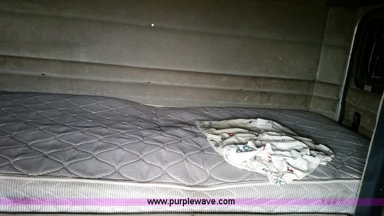 image for item K5388 1994 Peterbilt 379 semi truck