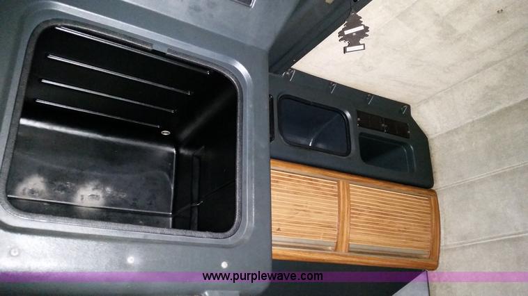 image for item K5388 1994 Peterbilt 379 semi truck