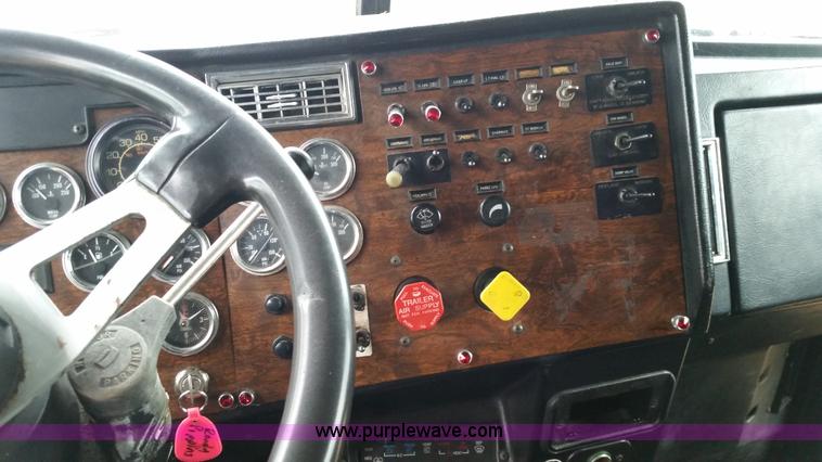 image for item K5388 1994 Peterbilt 379 semi truck