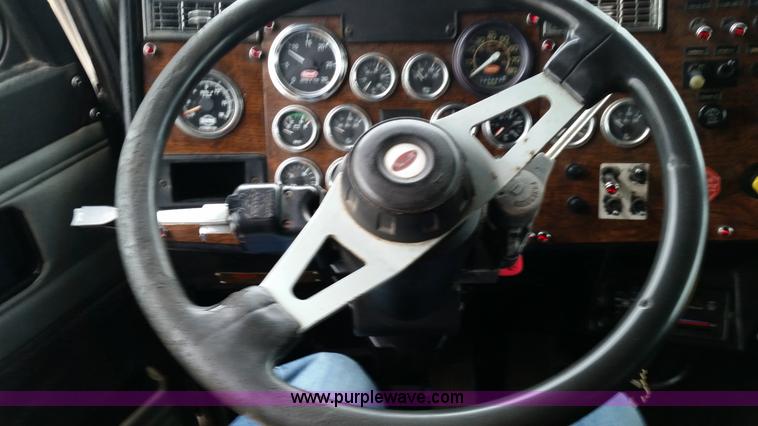 image for item K5388 1994 Peterbilt 379 semi truck