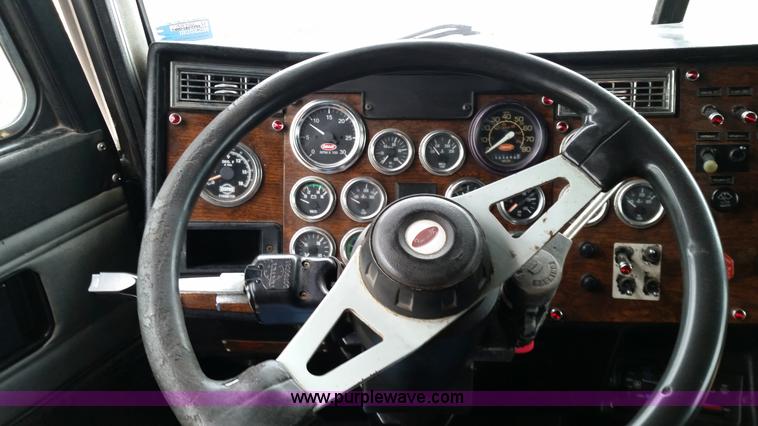 image for item K5388 1994 Peterbilt 379 semi truck