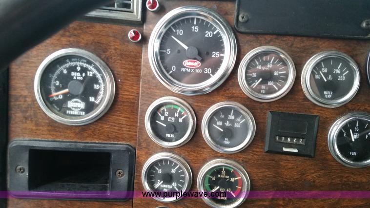 image for item K5388 1994 Peterbilt 379 semi truck