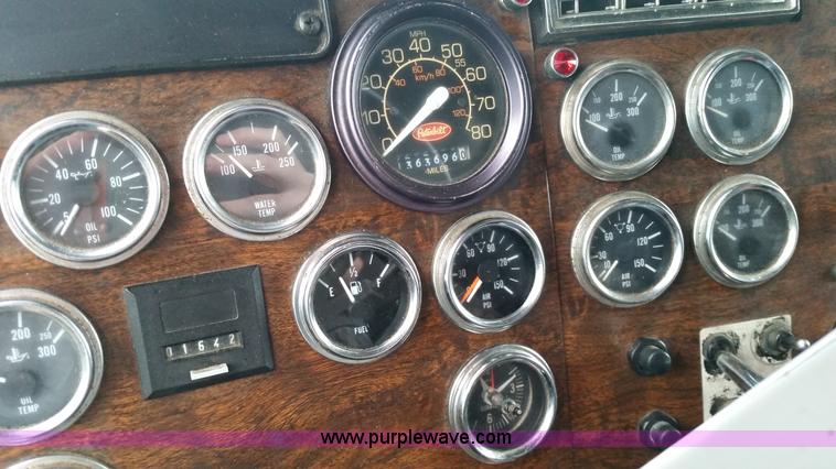 image for item K5388 1994 Peterbilt 379 semi truck