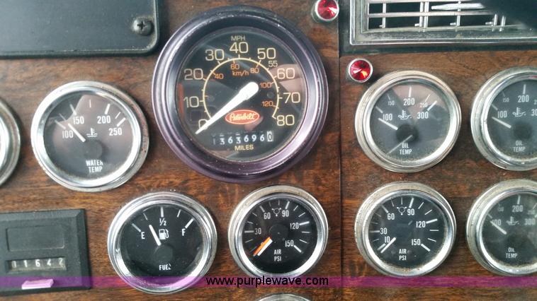 image for item K5388 1994 Peterbilt 379 semi truck