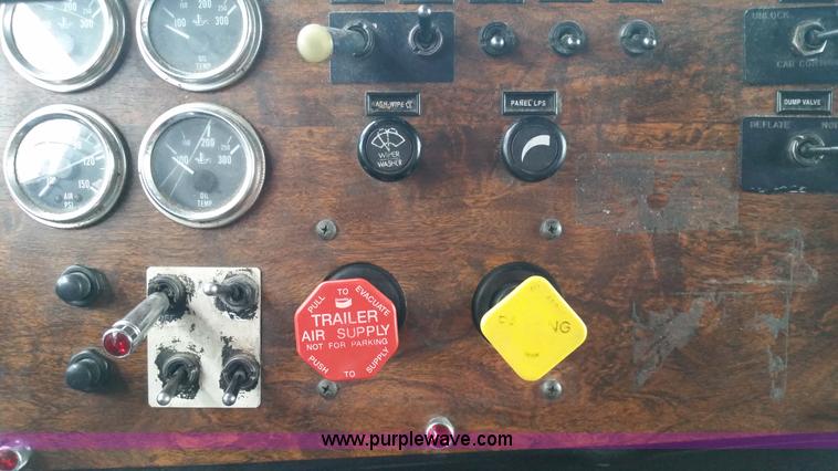 image for item K5388 1994 Peterbilt 379 semi truck