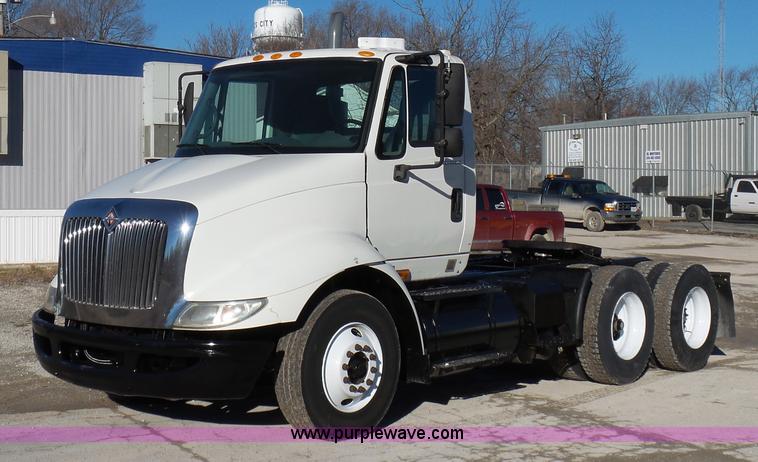 image for item K5493 2005 International TranStar 8600 semi truck