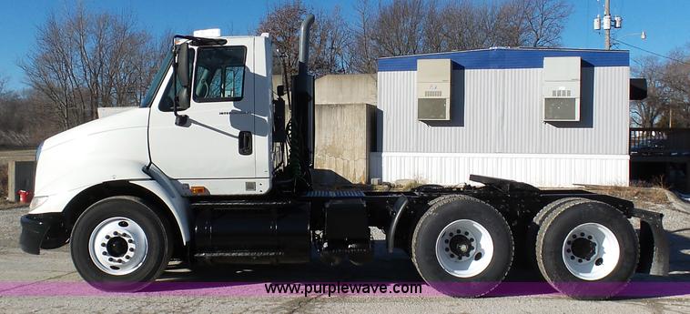 image for item K5493 2005 International TranStar 8600 semi truck