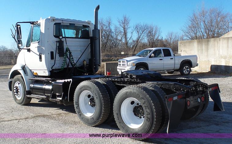 image for item K5493 2005 International TranStar 8600 semi truck