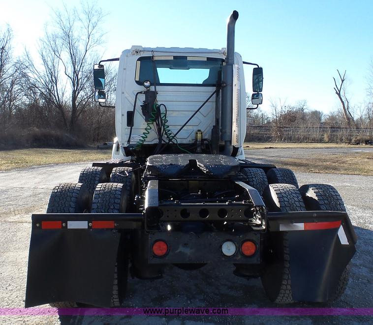 image for item K5493 2005 International TranStar 8600 semi truck