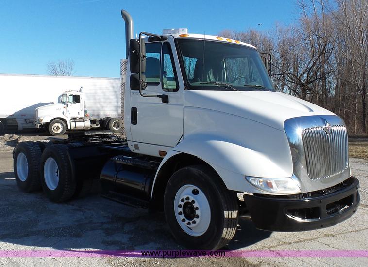 image for item K5493 2005 International TranStar 8600 semi truck