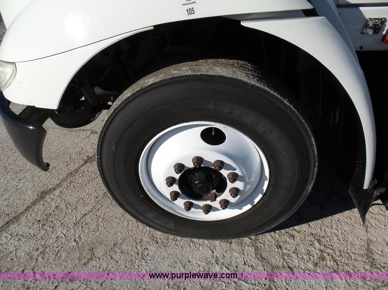 image for item K5493 2005 International TranStar 8600 semi truck