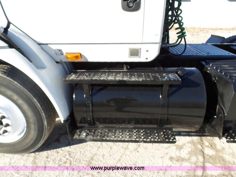 image for item K5493 2005 International TranStar 8600 semi truck