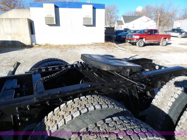 image for item K5493 2005 International TranStar 8600 semi truck