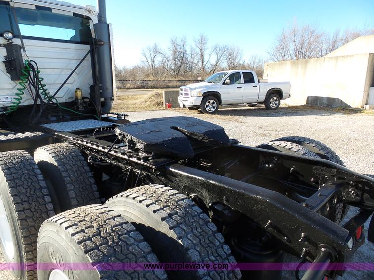 image for item K5493 2005 International TranStar 8600 semi truck