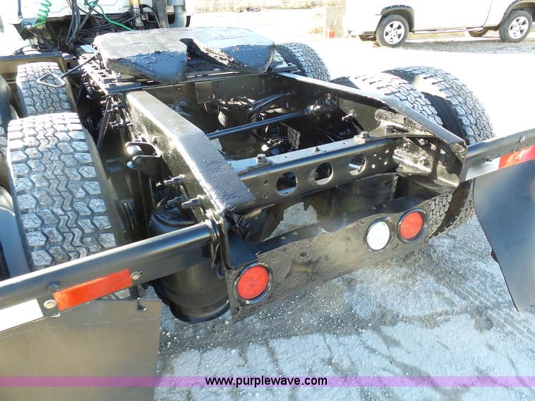 image for item K5493 2005 International TranStar 8600 semi truck