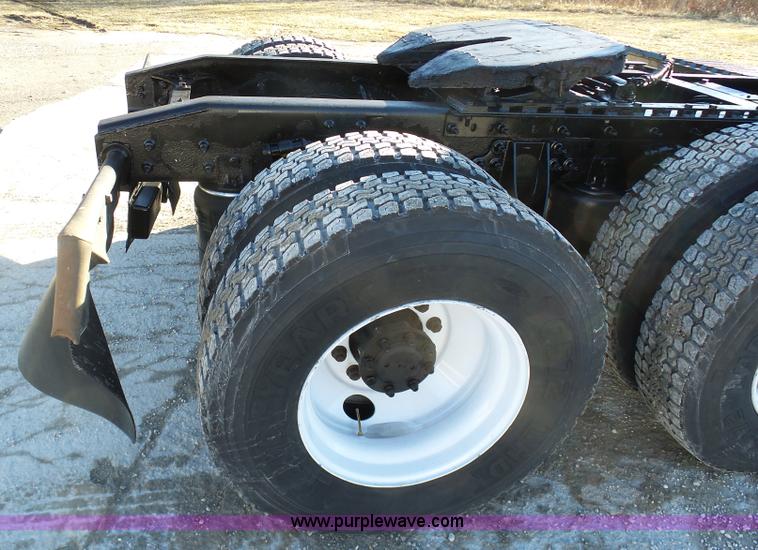 image for item K5493 2005 International TranStar 8600 semi truck